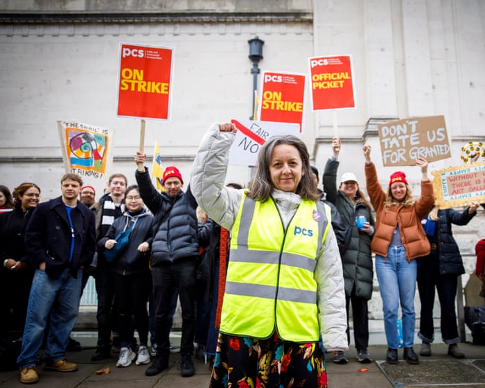 Tate staff stage week-long strike over pay amid reports of workers using food banks