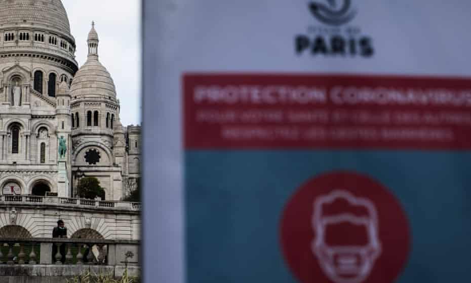 A poster in Paris calls for people to wear masks.