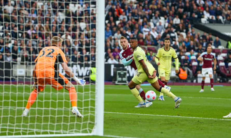 Jarrod Bowen watches his shot beat Aaron Ramsdale to score West ham’s equaliser.