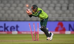 Sarfaraz Ahmed of Pakistan runs out Eoin Morgan of England.