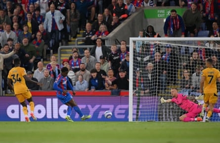 Eddie Nketiah scores for Crystal Palace against Wolves