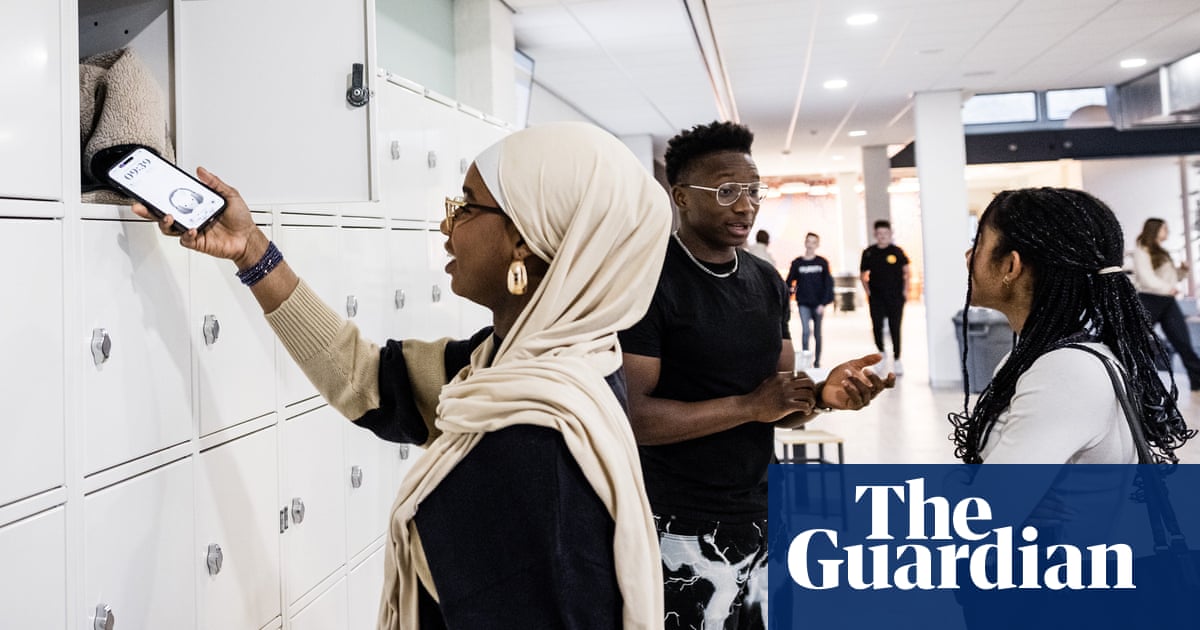 Smartphone bans in Dutch schools have improved learning, study finds
