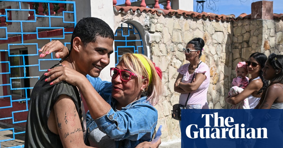 Cuba begins to free more than 2,000 prisoners as US eases fuel blockade