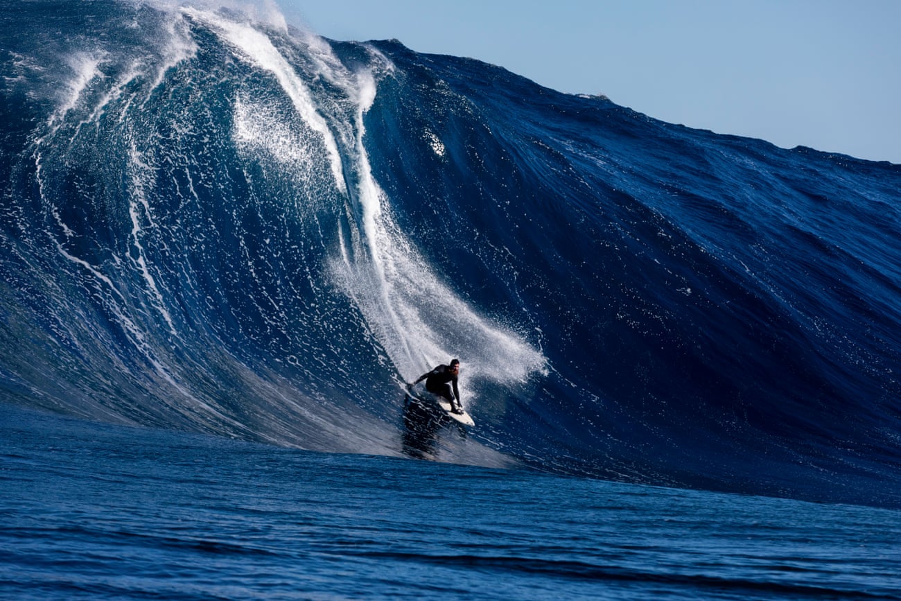 ‘He’s maybe got a few screws loose’: the slab surfer taking extreme sport to new levels | Surfing 1 Kerby Brown tackles a monster wave.