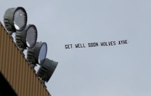 An aerial banner in support of Raul Jimenez is flown over Molineux.