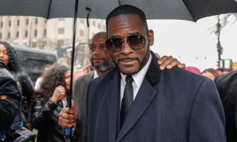 R Kelly leaves the Leighton criminal court building after a hearing on sexual abuse charges in Chicago in 2019.