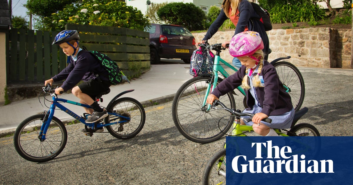 Chris Whitty says culture-war coverage of cycling could harm nation's health