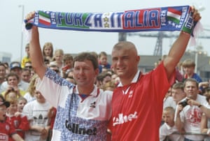 The Middlesbrough manager Bryan Robson with new signing Fabrizio Ravanelli.
