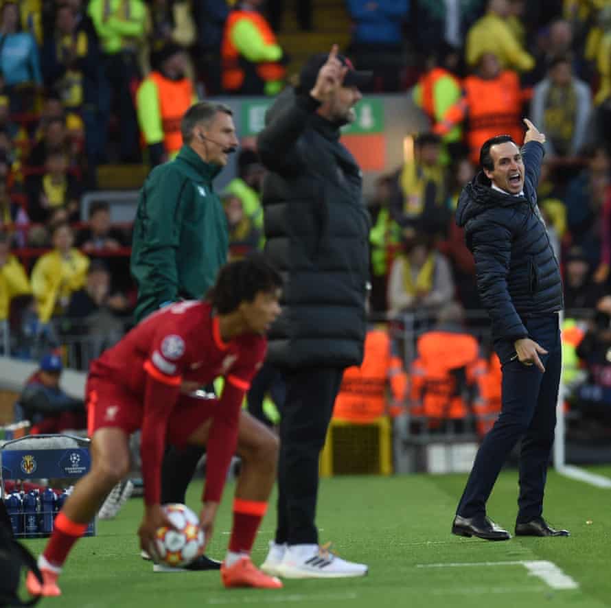 Villarreal manager Unai Emery (right) and his Liverpool counterpart Jurgen Klopp both claim a throw-in.