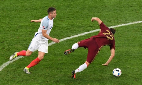 Gary Cahill is the wrong side of Artem Dzyuba and fouls him.