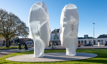 Love, by Jaume Plensa. A cloud of water will spray around the heads, apparently inspired by the mist above the Frisian fields early in the morning.