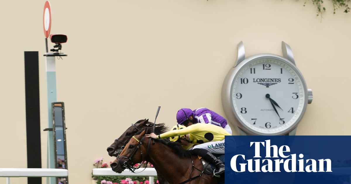 Bow Echo bravely holds off Gstaad to stay unbeaten in thriller at Royal Ascot
