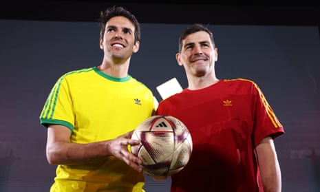 Kaka (L) of Brazil and Iker Casillas of Spain pose with the ‘Al Hilm’.