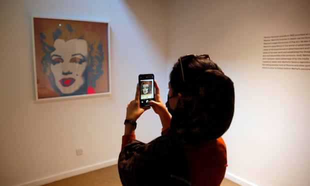 Tahran müzesi, onlarca yıldır saklı kalmış batı sanat şaheserlerini gün yüzüne çıkarıyor | İran 2 Müzede sergilenen ABD'li sanatçı Andy Warhol'un Marilyn Monroe portresi.