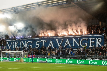 Viking fans unveil a tifo and set off flares in the stands