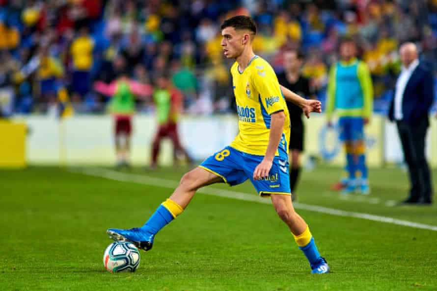 Pedri in action for Las Palmas against Tenerife in 2020