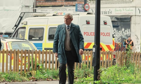 Martin Clunes as DCI Colin Sutton in Manhunt: The Night Stalker