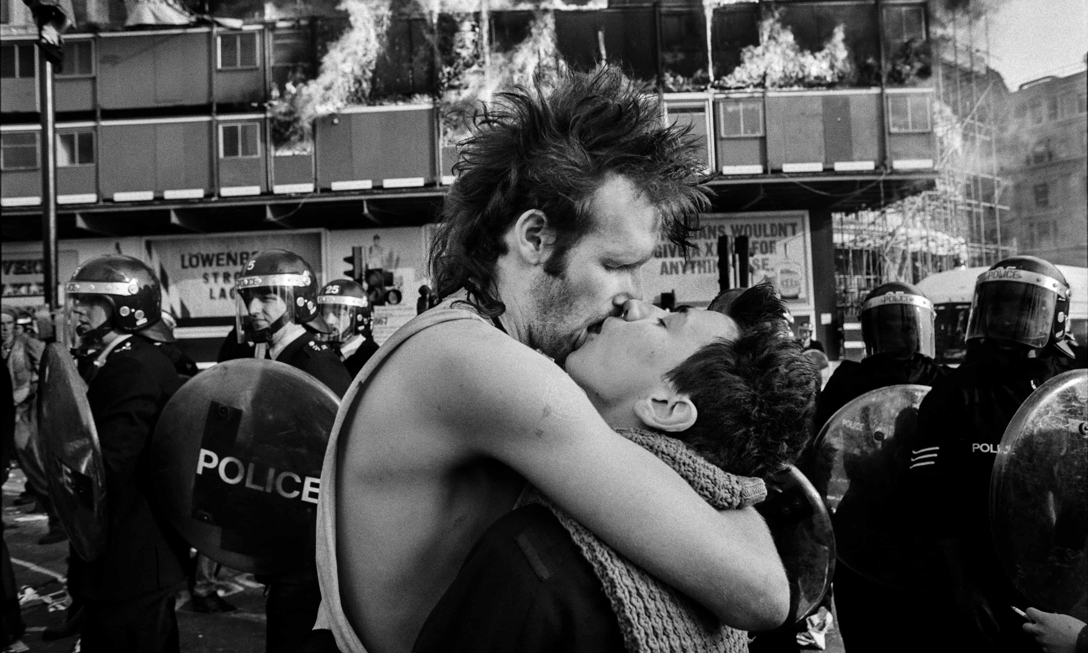 Proteste și cultură în anii 1980 sub era Thatcher | sursa foto: The Guardian Proteste și cultură în anii 1980 sub era Thatcher | sursa foto: The Guardian