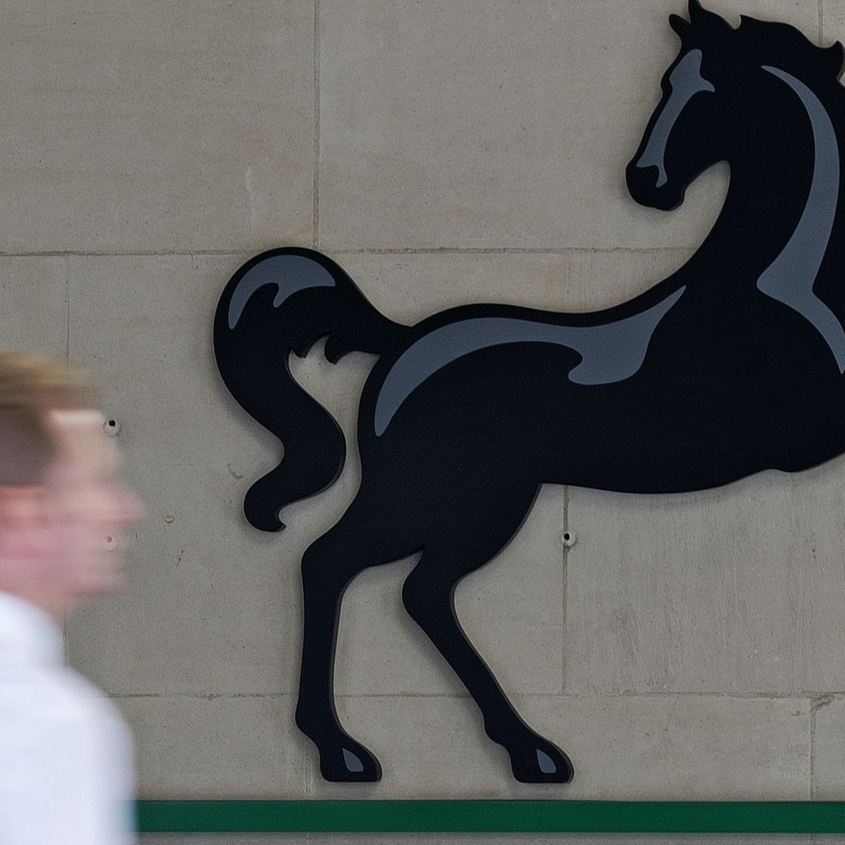Lloyds Banking Group To Add 2 000 Jobs In Digital Shake Up