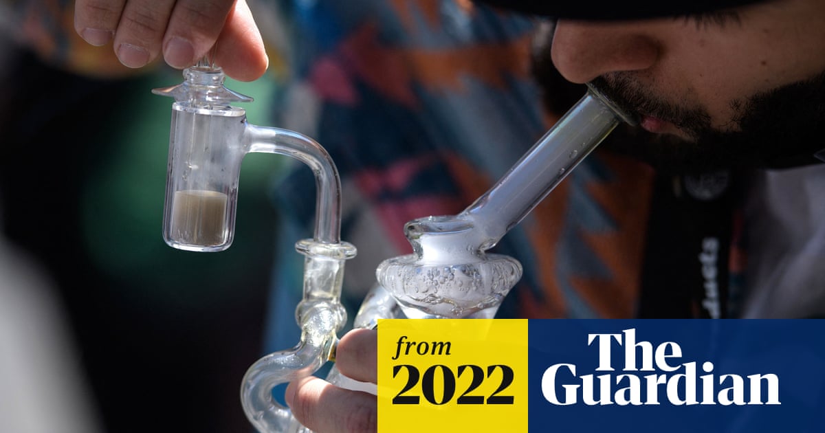 Secondhand bong smoke worse than that from tobacco, study finds | Cannabis | The Guardian Secondhand bong smoke worse than that from tobacco, study finds | Cannabis | The Guardian