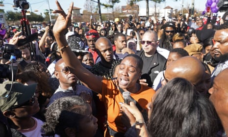LaPorsha Washington, center, the mother of Jazmine Barnes, speaks during a rally outside Walmart on 5 January in Houston, Texas. 