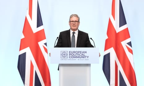 Premier Sir Keir Starmer spreekt tijdens een persconferentie tijdens de top van de Europese Politieke Gemeenschap in Blenheim Palace in Woodstock, Oxfordshire.