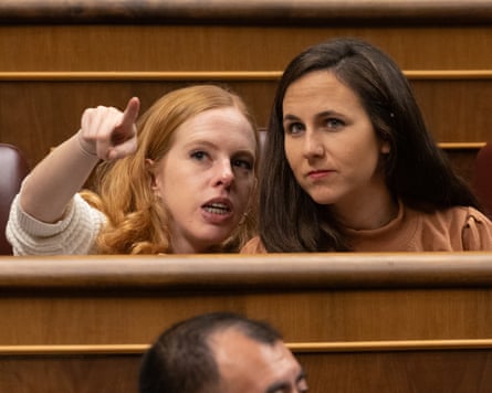 Verstrynge, left, when party secretary, and former secretary-general, Ione Belarra, in the Congress of Deputies, Madrid, in 2023.