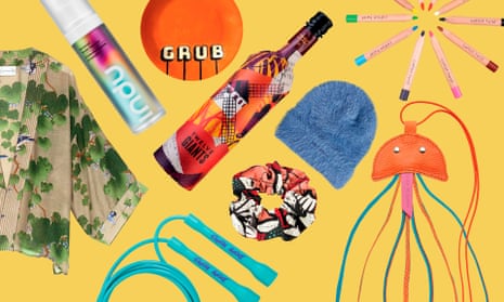 25 Perfect Graduation Gifts for Her 2023 - Raising Teens Today