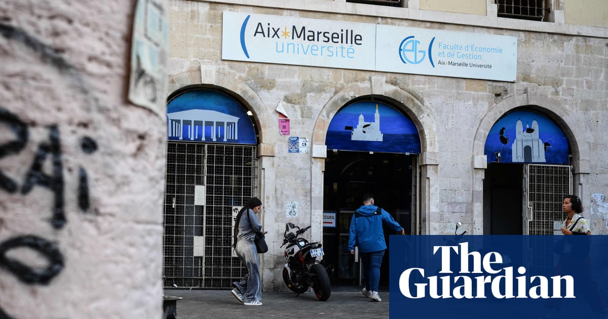 Nearly 300 applications to French university offer to take in US academics