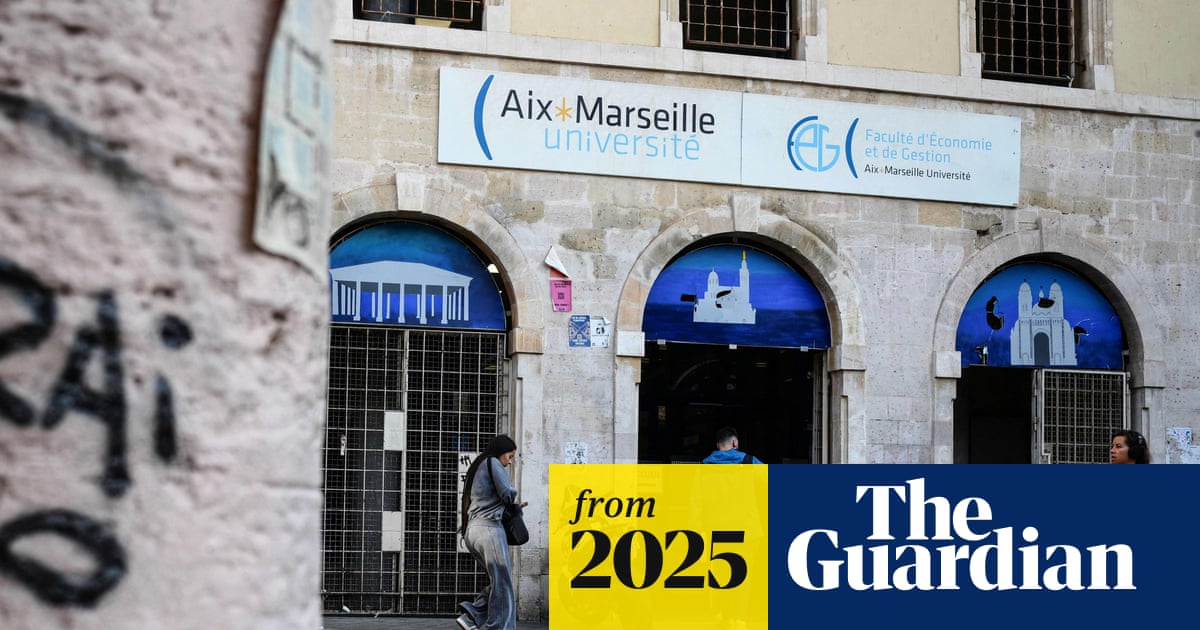 Nearly 300 apply as French university offers US academics ‘scientific asylum’