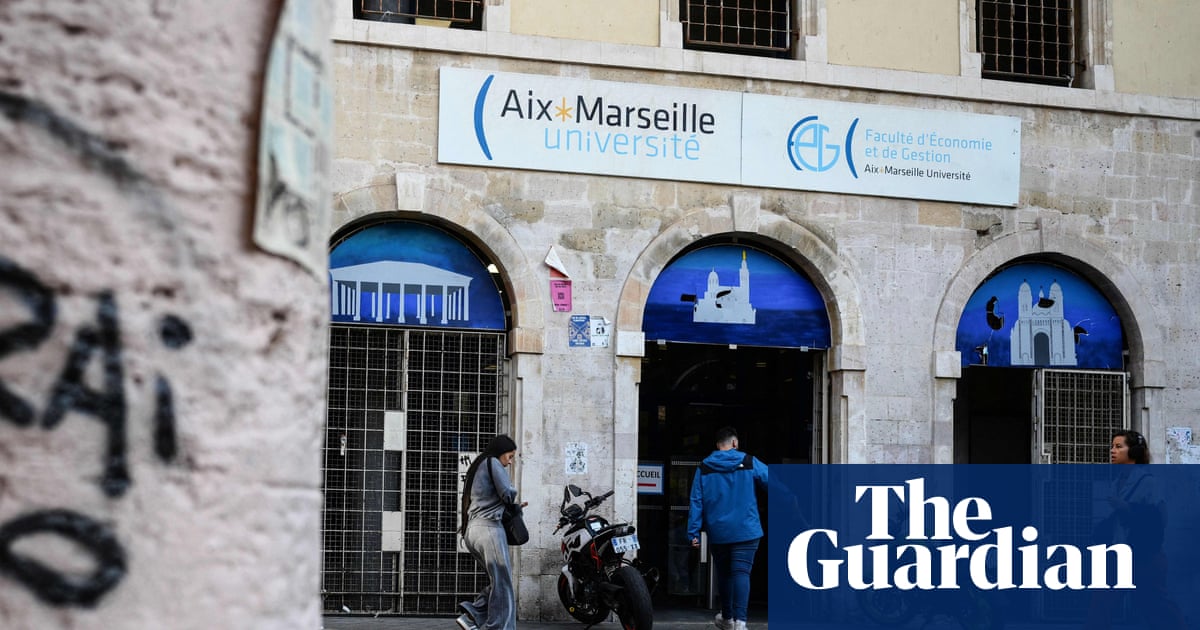 Nearly 300 apply as French university offers US academics ‘scientific asylum’