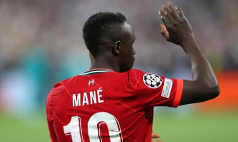 Sadio Mané waves after what is shaping up to be his final Liverpool appearance – against Real Madrid in the Champions League final
