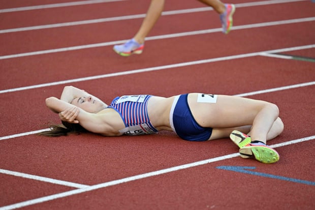 Laura Muir après avoir franchi la ligne d'arrivée à Eugene.