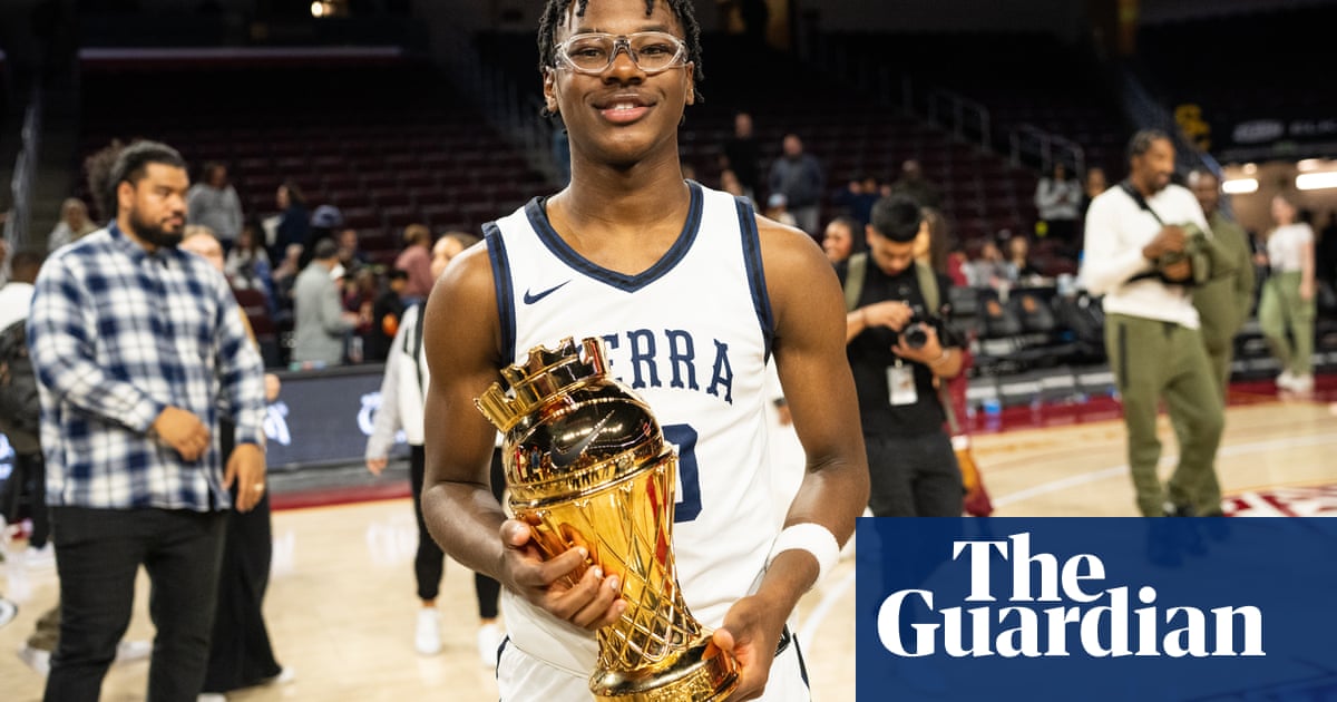 Bryce James, LeBron's younger son, commits to play basketball at Arizona