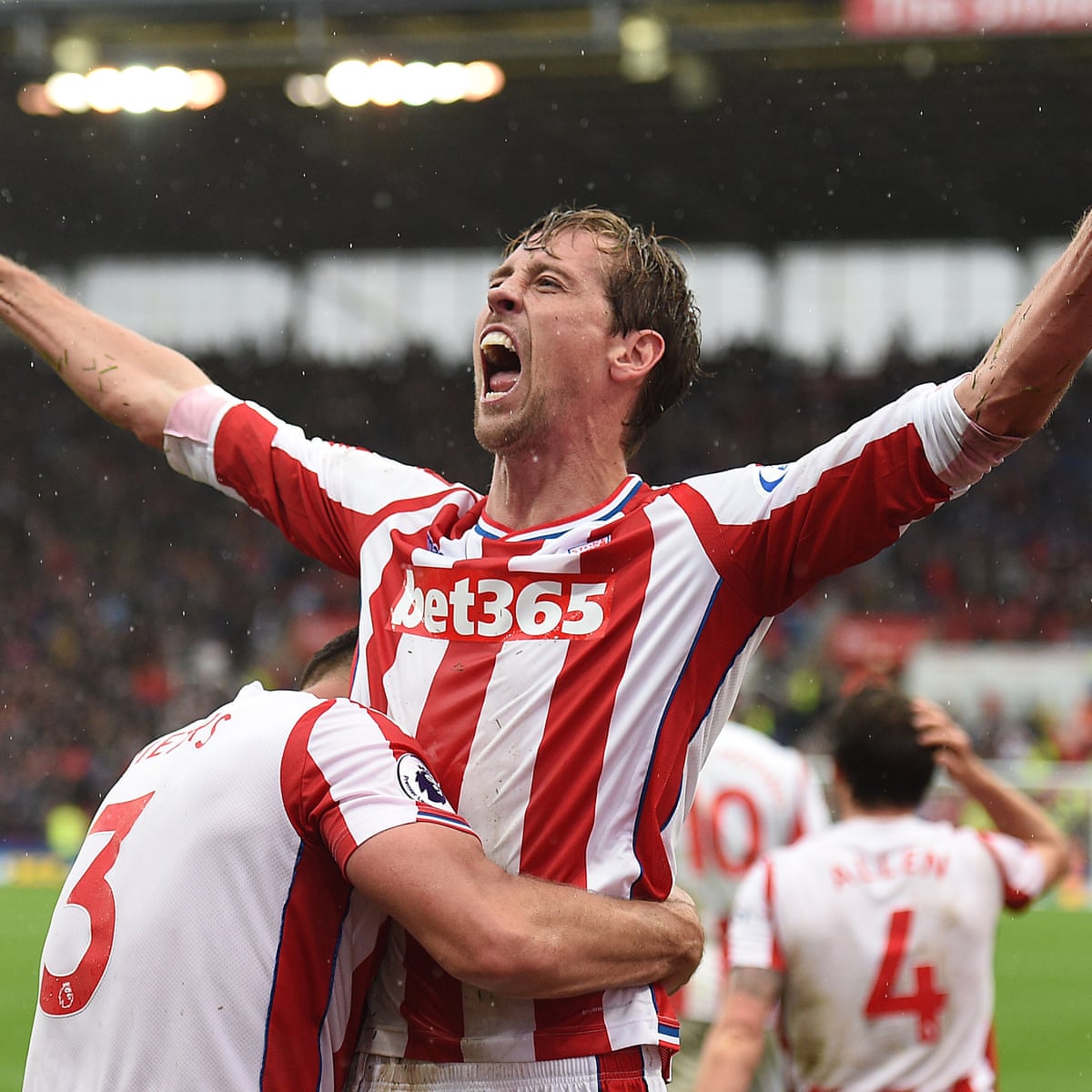 Peter Crouch Scores Late Winner As Stoke City Edge Out Southampton Premier League The Guardian