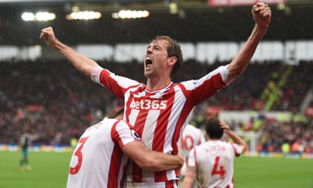 Peter Crouch Scores Late Winner As Stoke City Edge Out Southampton Premier League The Guardian