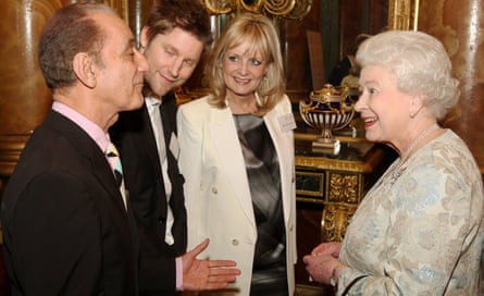 Queen Elizabeth II with, from left, Sassoon, Christopher Bailey of Burberry and Twiggy, at a reception for the British Clothing Industry at Buckingham Palace.