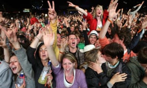 Falls crowd