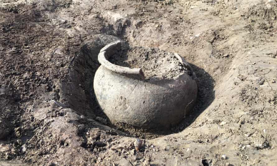 Medieval pottery discovered in Buckinghamshire.