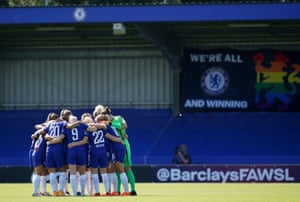 Chelsea players huddle.