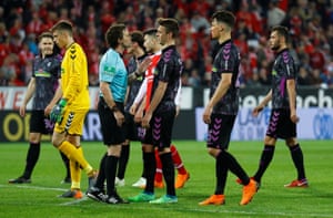 BSC Freiburg’s Janik Haberer speaks with referee Guido Winkmann after the penalty is awarded to Mainz.