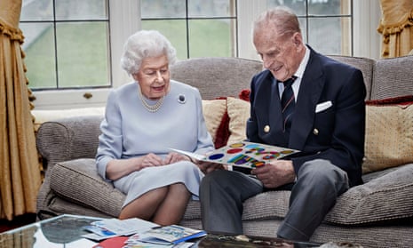 The Queen and Duke of Edinburgh reading a card handmade by their great-grandchildren, Prince George, Princess Charlotte and Prince Louis.