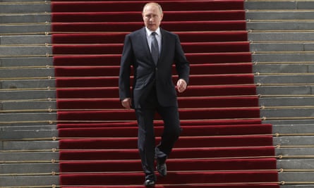 Vladimir Putin descends the stairs of the Grand Kremlin Palace at his 2018 inauguration.