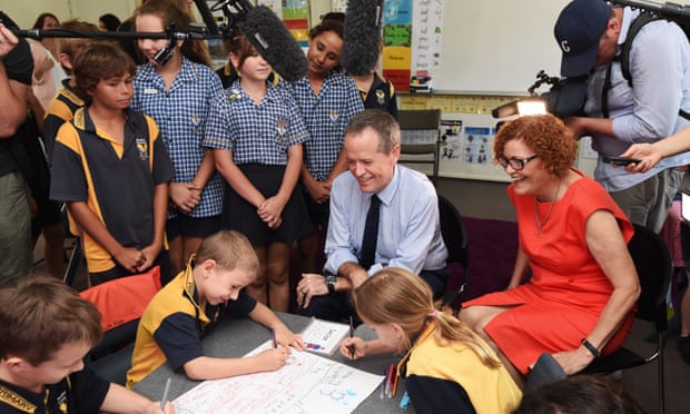 Bill Shorten and Labor candidate for the seat of Herbert, Cathy O’Toole, visit Heatley state primary school.