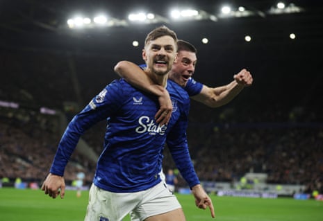 Everton's Kiernan Dewsbury-Hall celebrates scoring their second goal with Vitaliy Mykolenko.