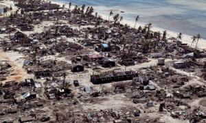 Suite aux dégâts causés par le cyclone Kenneth dans un village au nord de Pemba au Mozambique en mai 2019