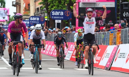Pascal Ackermann (right) beats Jonathan Milan (left) and Mark Cavendish (middle left) to the finish line.