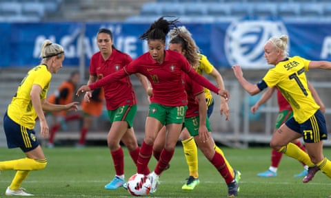 Portugal’s Jéssica Silva (centre) surges between Sweden's Emma Kullberg (left) and Caroline Seger during their Algarve Cup game in February.