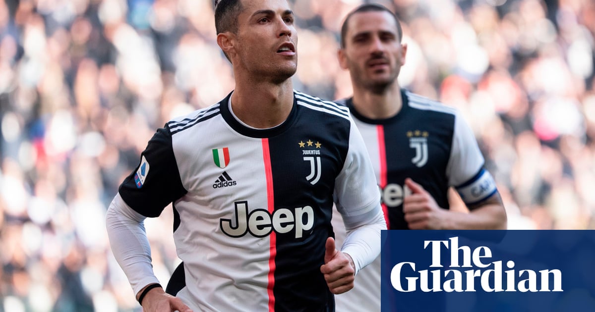 Ronaldos two penalties get Juventus back on track while Lazio hammer Spal