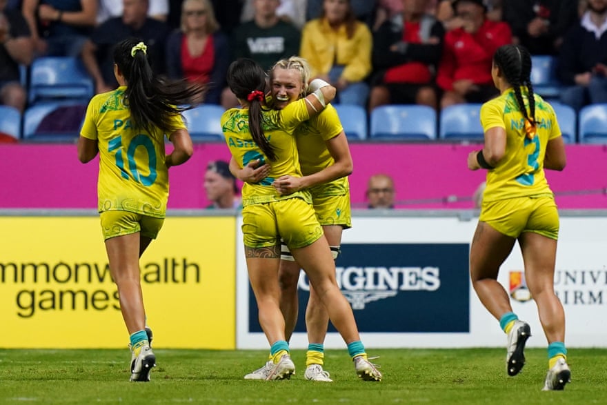 Australia's Maddison Levi (centre right) celebrates with rugby sevens teammates after winning gold.